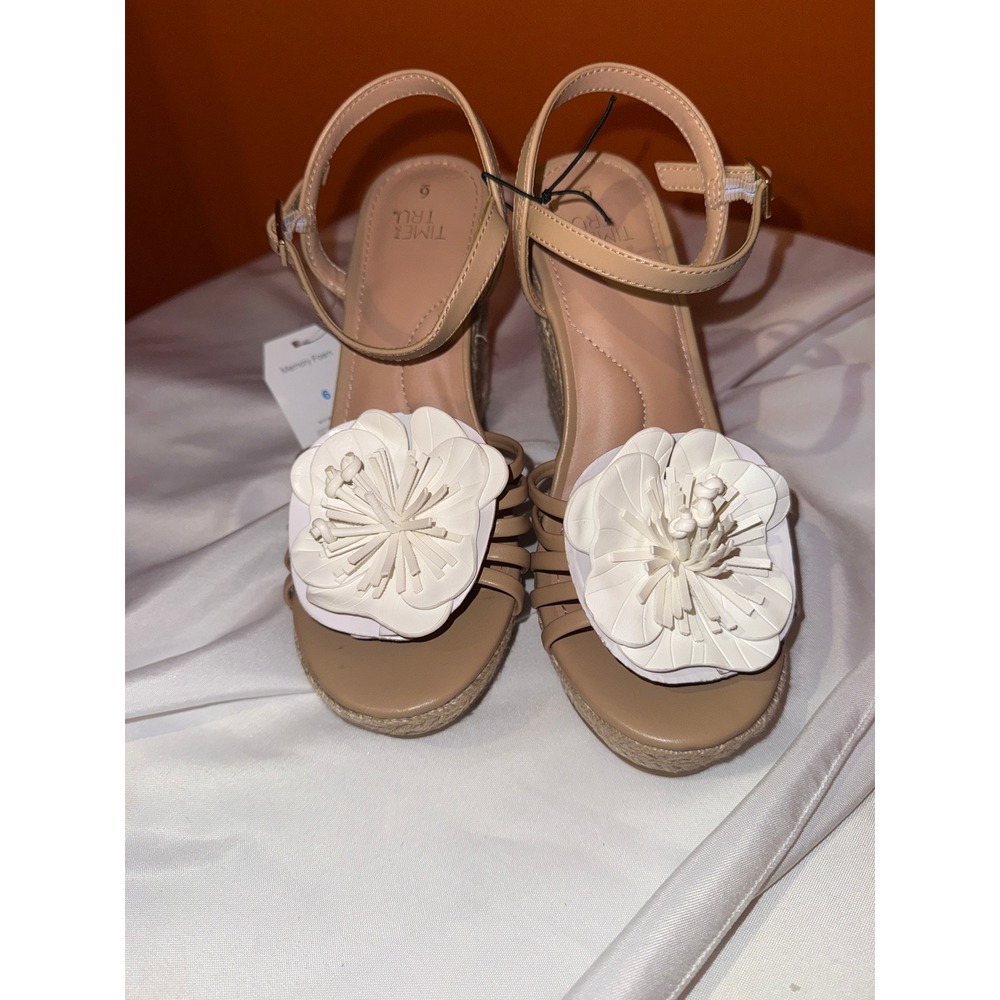 Time and Tru Womens Tan Flower Espadrille Wedge Sandals Size 6 NWT